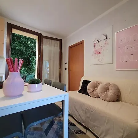 Culla A Due Passi Dal Centro Di Desenzano *